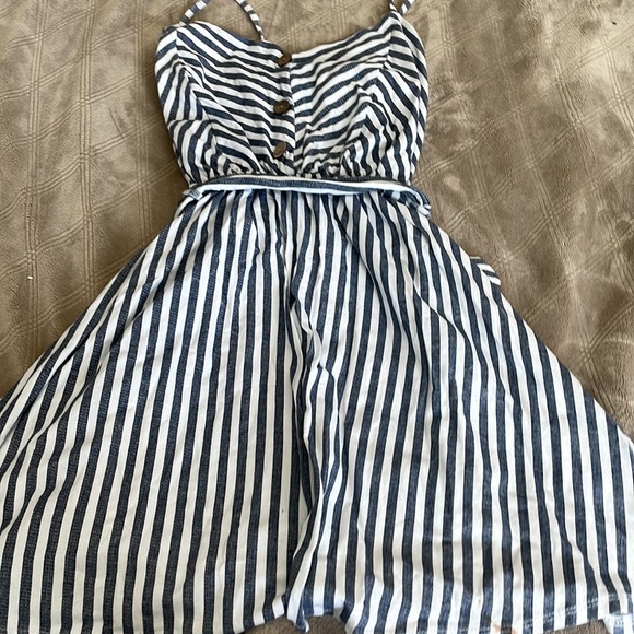 Cute striped sundress - Picture 2 of 3
